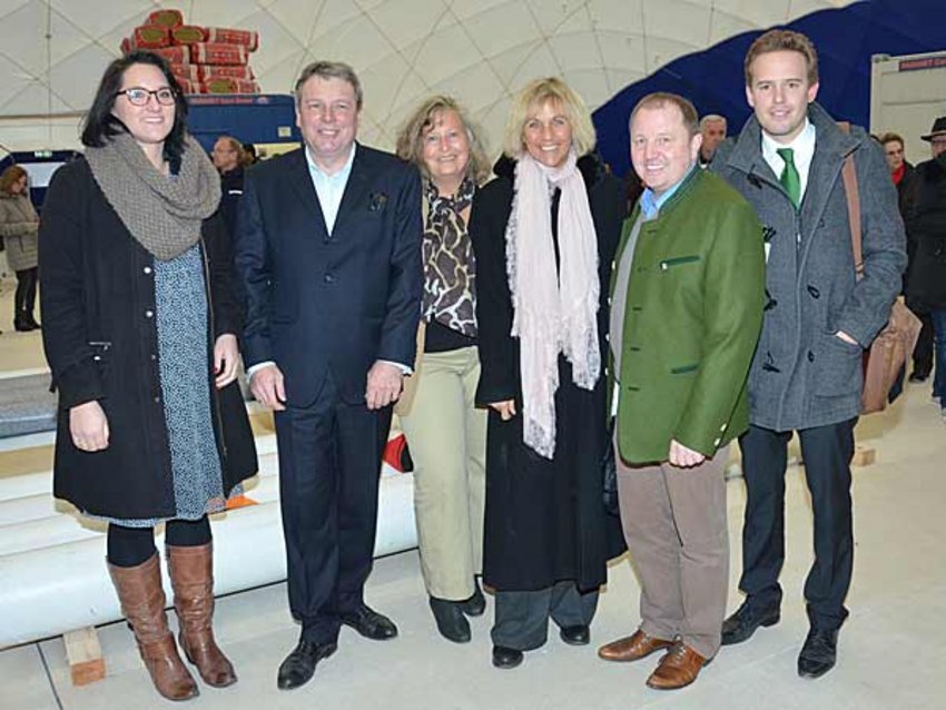 Foto: Kerstin Onwuama, Ernst Weidenbusch, Annette Ganssmüller-Maluche, Gabriele Müller, Otto Bußjäger und Leonhard Schmid beantworteten Fragen der Besucherinnen und Besucher.