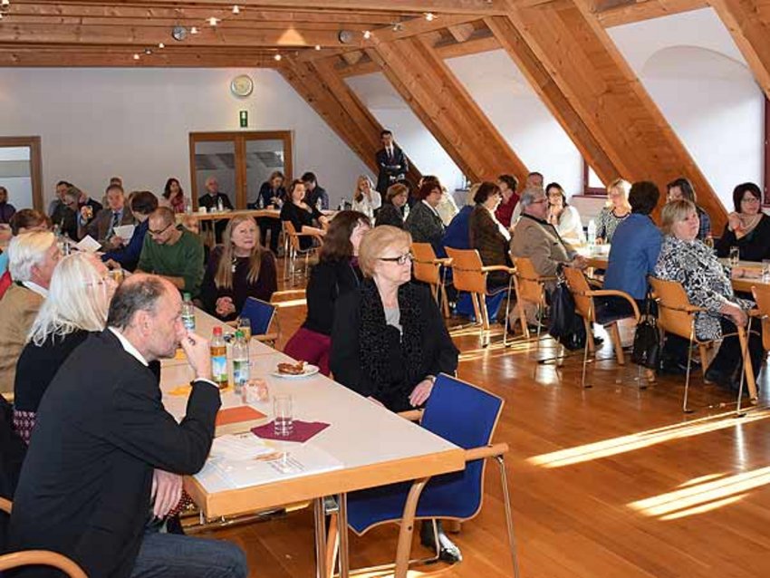 Foto: Nachbarschaftshilfe im Festsaal