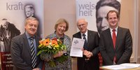 Foto: Altlandrätin Johanna Rumschöttel mit den Caritas-Vorständen Klaus Weißbach, Hans Lindenberger und Georg Falterbaum