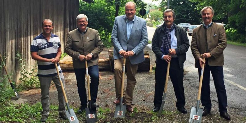 Spatenstich für geplanten Geh- und Radweg in Aying