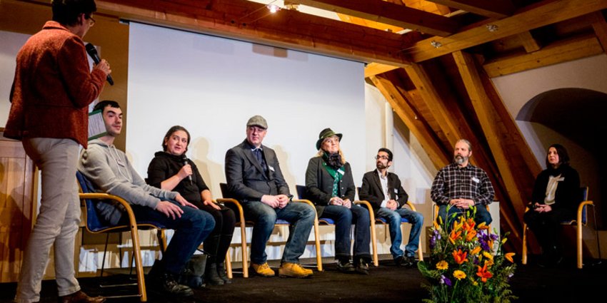 Foto: Podiumsgespräch zwischen Arbeitnehmern und Arbeitgebern im Rahmen der Auftaktveranstaltung "VARIabel".