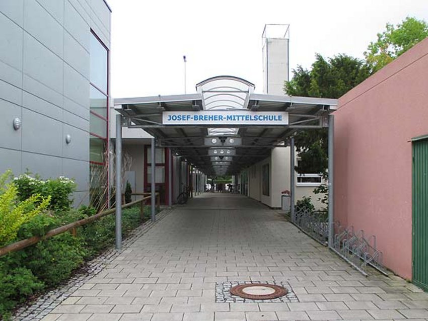 Foto: Pullacher Turnhalle außen