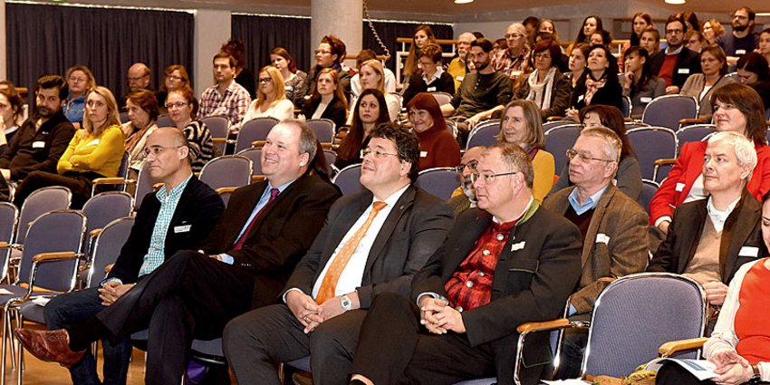 Foto: Zur zweiten Integrationskonferenz im Landkreis München konnte der Integrationsbeauftragte des Landkreises, Ali Danabas, neben Landrat Christoph Göbel auch die Ersten Bürgermeister Thomas Loderer (Ottobrunn) und Wolfgang Panzer (Unterhaching) begrüßen (erste Reihe, v. l. n. r.).