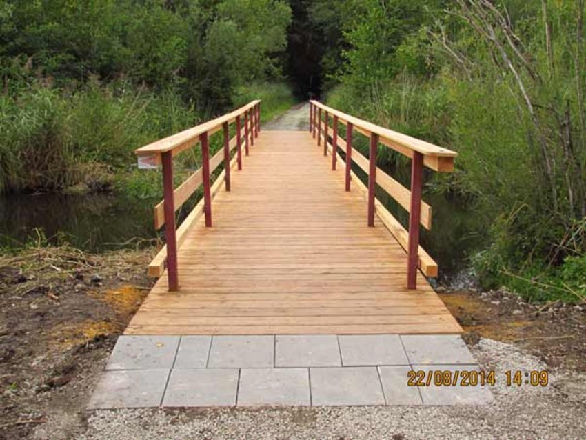 Foto: Neue Brücke am Deininger Weiher