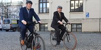 Foto: Volle Fahrt voraus für die erste Radschnellverbindung im Landkreis München: Landrat Christoph Göbel und Innen- und Verkehrsminister Joachim Herrmann am Rande des Pressetermins zur Vorstellung der Machbarkeitsstudie.