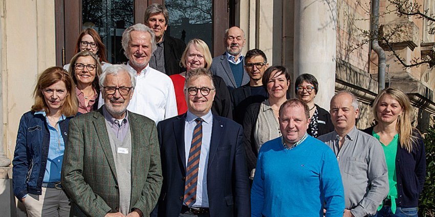 Foto: Regionspräsident Hauke Jagau (vorne Mitte) inmitten der Delegation und Verwaltungsmitarbeitern.