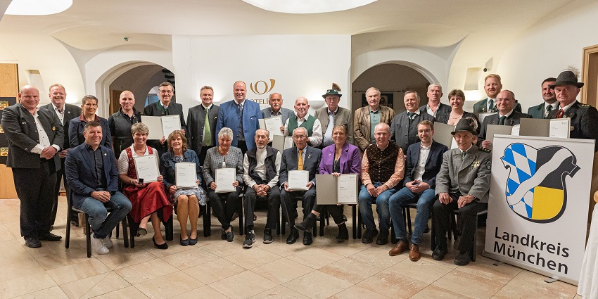 Foto: Die geehrten Ehrenamtlichen aus Sport- und Schützenvereinen 2023.