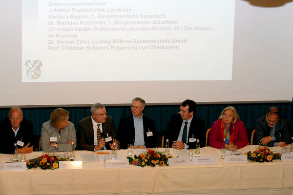 Foto: Podiumsteilnehmer der Veranstaltung Integriertes Klimaschutzkonzeptes am 7. Oktober 2013